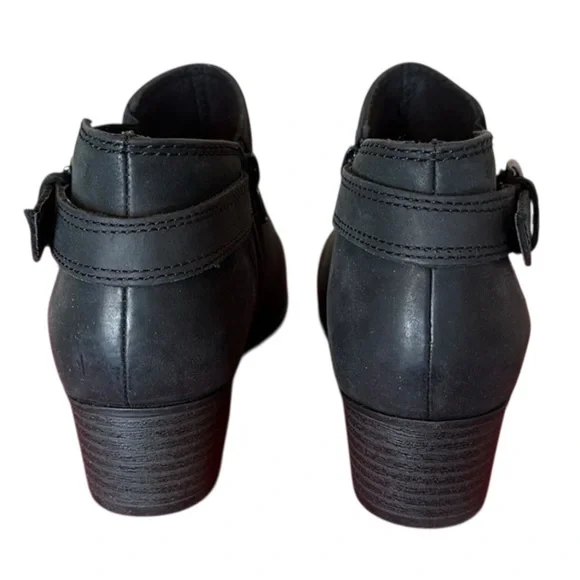 NWT Clarks Adreena Leather Mid Stacked Heel Black Ankle Booties zip Sz 7W